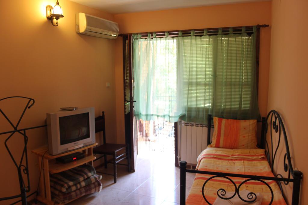 ساندانسكي Guest House Chinarite الغرفة الصورة
