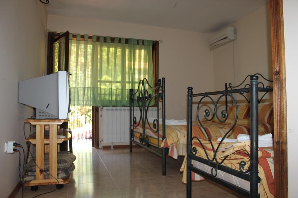 ساندانسكي Guest House Chinarite الغرفة الصورة