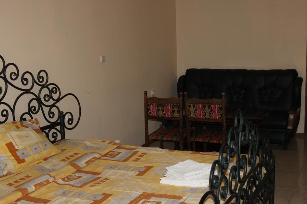 ساندانسكي Guest House Chinarite الغرفة الصورة