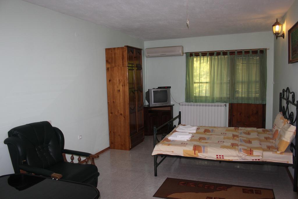 ساندانسكي Guest House Chinarite الغرفة الصورة